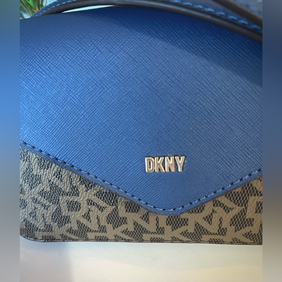 DKNY Mini “Sloana” Crossbody Shoulder Flap Logo Bag Blue/Brown Signature - Picture 2 of 11